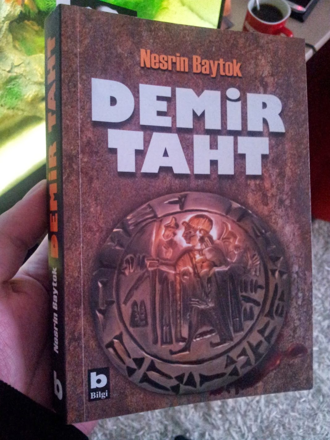 Hattuşa’nın, Entrikalarla Dolu Taht Oyunları: Demir Taht – Nesrin Baytok