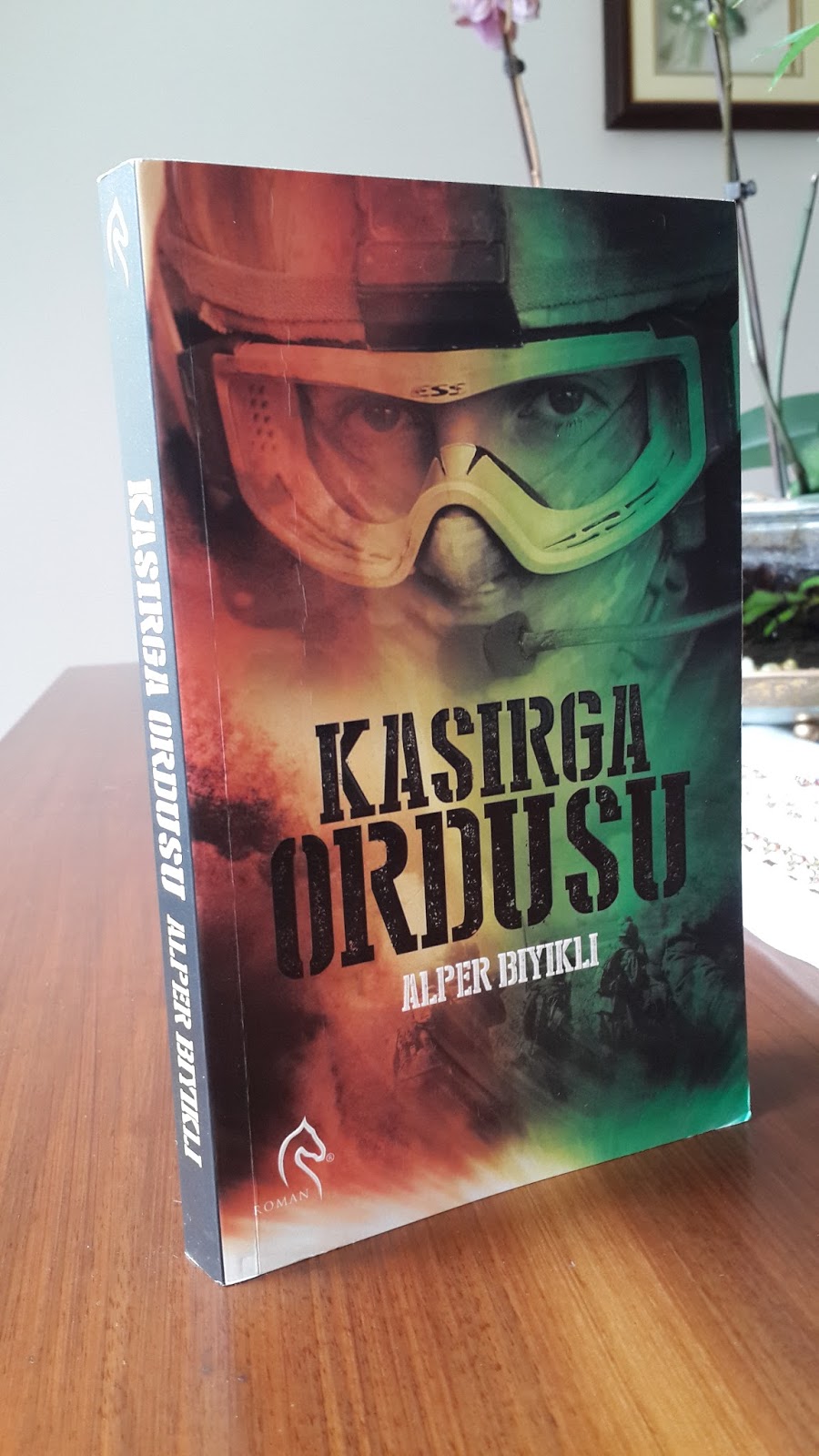 İlginç Bir Ordu, Dikkat Çekici Bir Roman: Kasırga Ordusu – Alper Bıyıklı