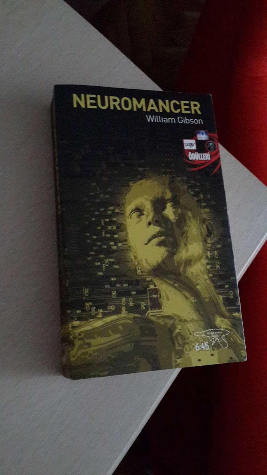 İki Yapay Zeka, Siberuzay ve Matrix’ten Geriye Kalanlar: Neuromancer – William Gibson