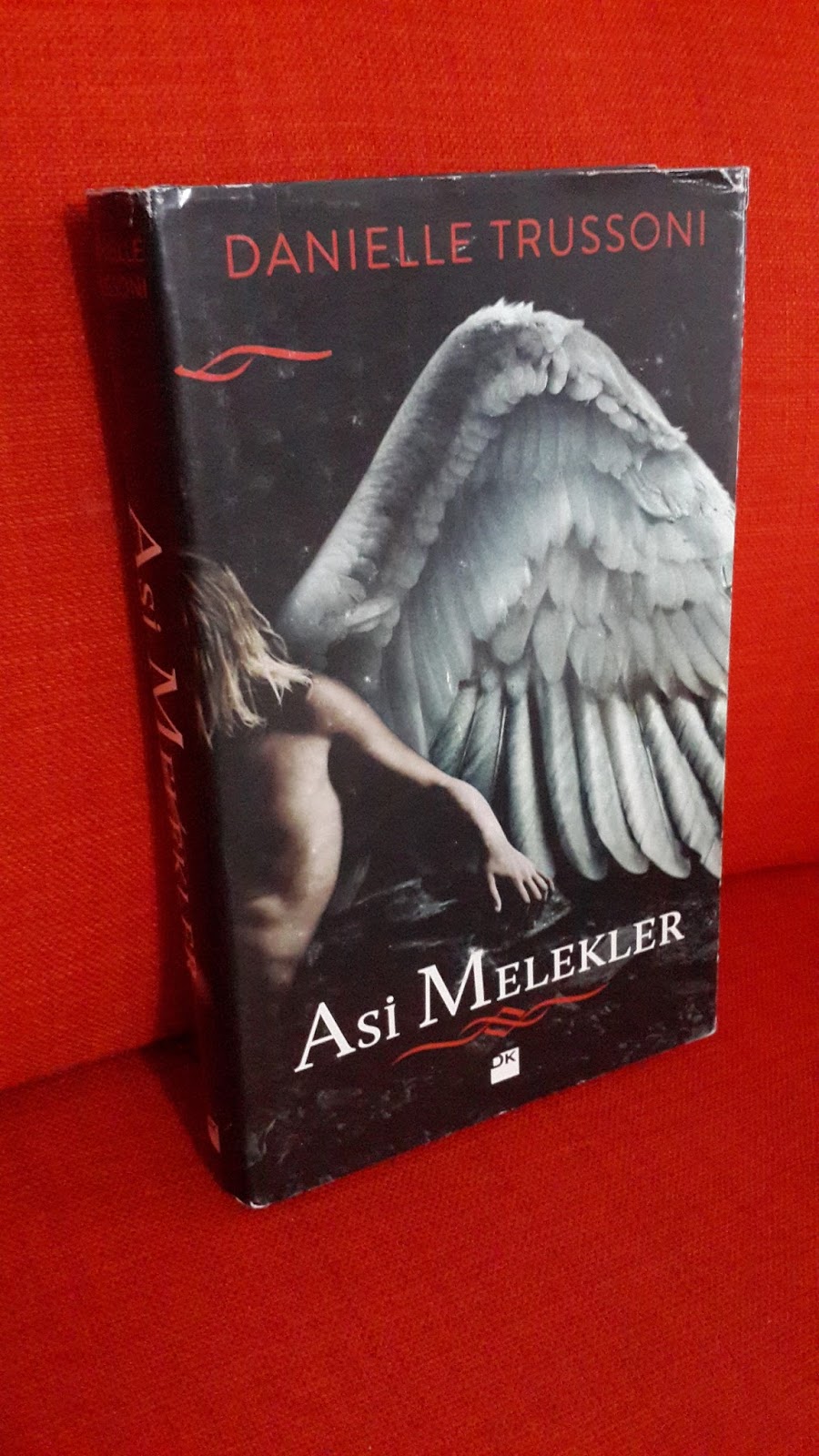 Tanrı Katından Kovulmuş Melekler, Melekbilimciler ve Bir Garip Evangeline: Asi Melekler – Danielle Trussoni